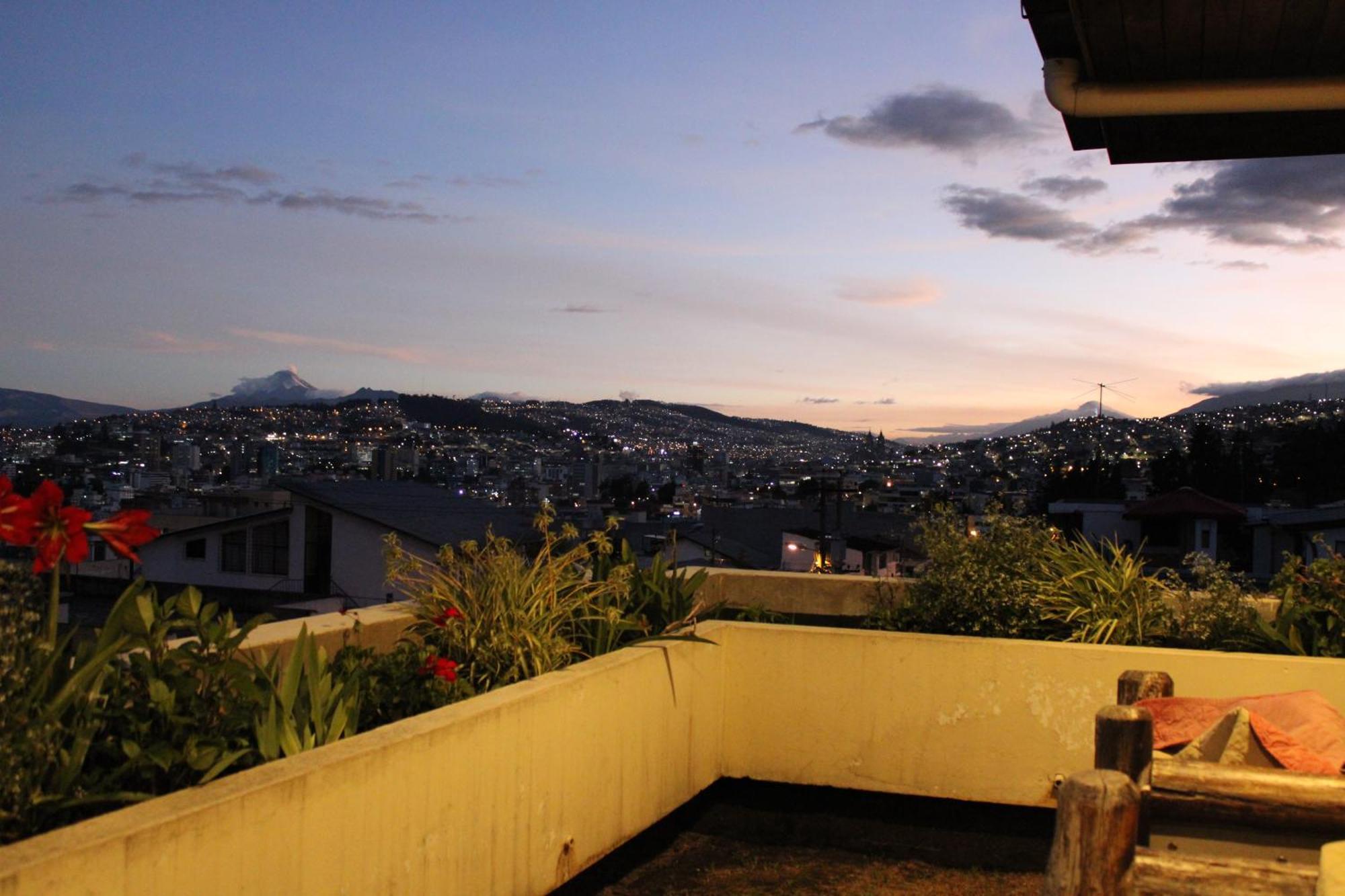 Casa De Tulia Apartment Quito Exterior photo